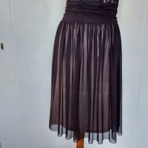 London Times Black Lace‎ and Tulle with nude underlay V Neck both sides - Picture 4 of 16